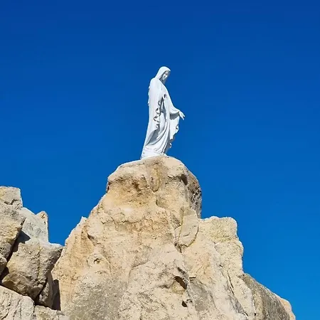 Magnifique Traversant A 300 M De La Lägenhet