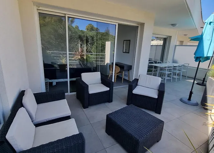 Magnifique Traversant A 300 M De La * Calvi (Corsica)